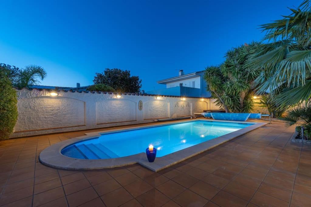 Sm21-Gran Casa De Vacaciones En La Playa, 4 Habitaciones, Climatizada, Piscina, Barbacoa Y Wifi Empuriabrava Exterior photo